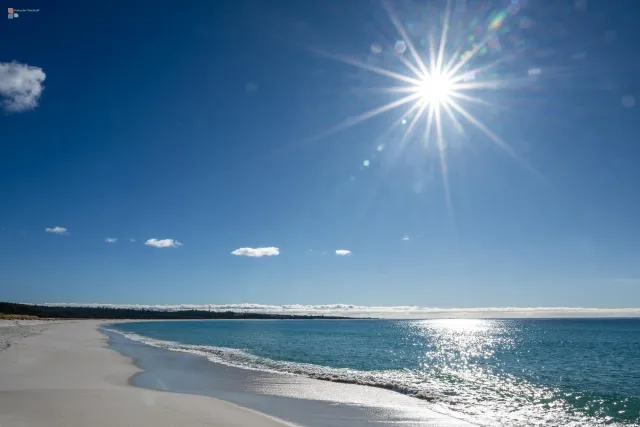 Die weiten Strände der Bay of Fires bei St. Helens in Tasmanien