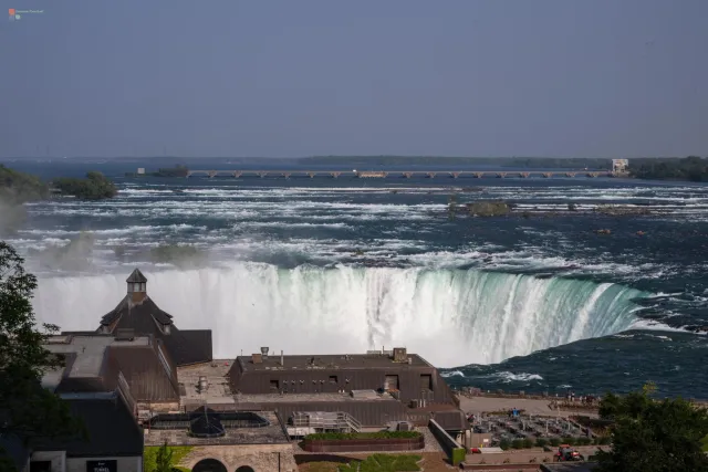 Besucherzentrum & Höllenschlund