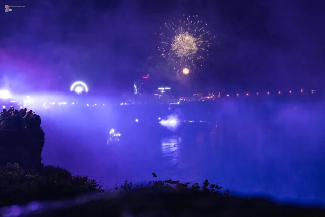 Feuerwerk über den Fällen