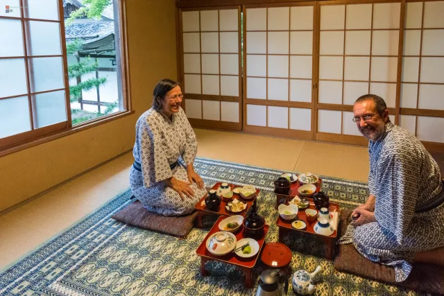 Speisen im Ekoin-Tempel