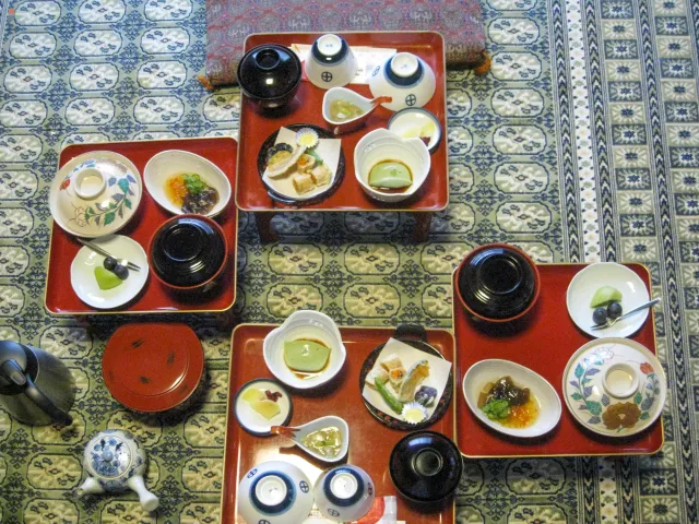 Speisen im Ekoin-Tempel