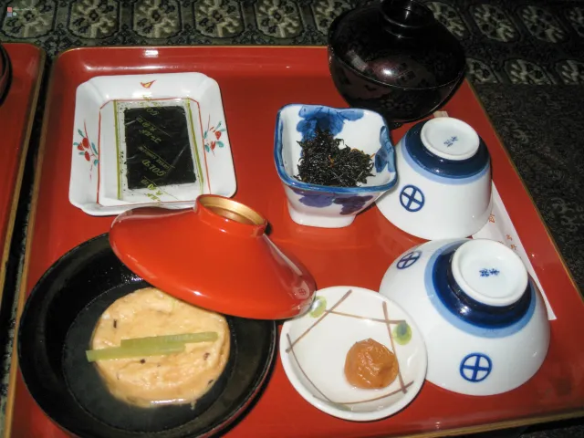 Speisen im Ekoin-Tempel