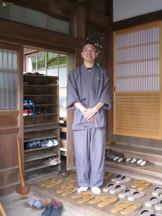 Der Mönch Nobo begrüßt uns im Ekoin-Tempel