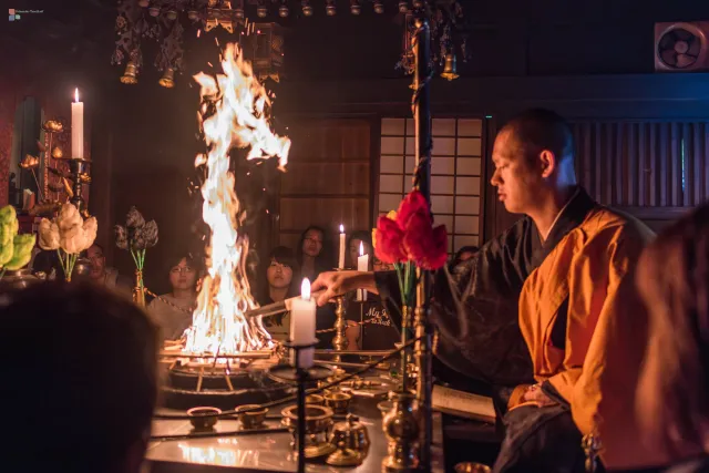 Die Goma-Zeremonie im Ekoin-Tempel