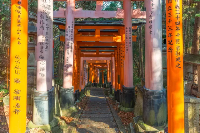 Honden (Hauptschrein): Beginn des Pilgerweges, gewidmet der Reisgottheit Inari.