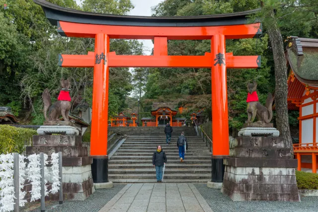 Honden (Hauptschrein): Beginn des Pilgerweges, gewidmet der Reisgottheit Inari.