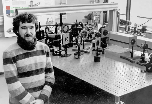 Jürgen Tenckhoff - 1979 im Optiklabor des Lehrstuhls für Theoretische E.-Technik der Ruhruniversität Bochum – mit seinem Aufbau zur Speckle-Interferometrie