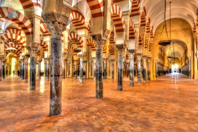 Meer aus 850 Marmorsäulen