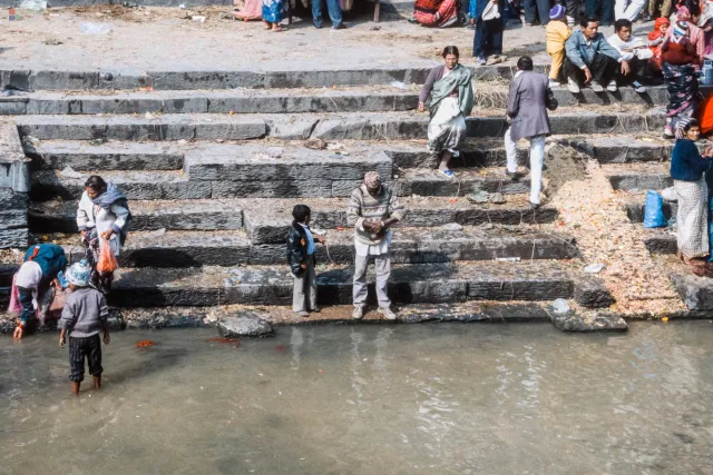 Rituelle Waschungen im Bagmati-Fluss