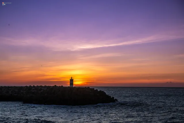 Die ersten Pastellfarben versöhnen die Elemente