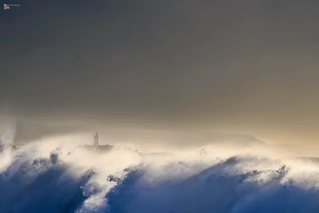 Das Leuchtfeuer in der Gischt