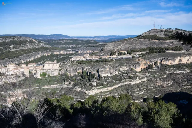 Sandsteinformationen im Tal – geformte Zeit.