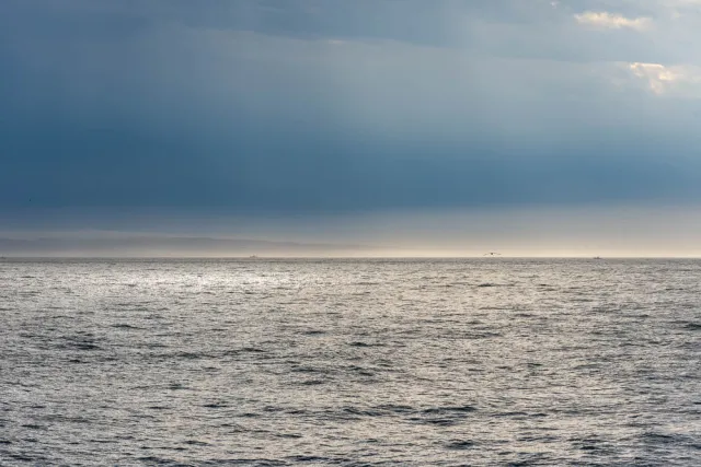 Kunashiri , die schwarze Insel im Nebel