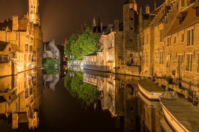 The canals of Bruges at night