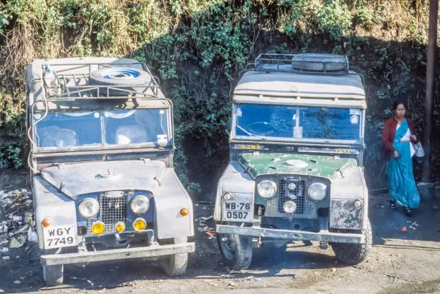 Arrival in Bhadrapur in Nepal and onward journey with land rovers to Darjeeling 