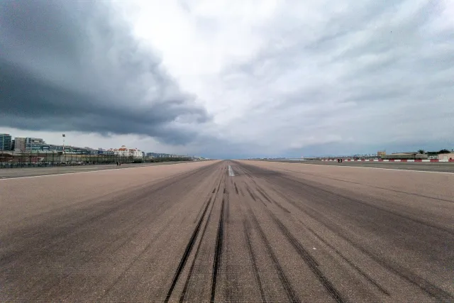 Einreise nach Gibraltar über die Start- und Landebahn des Flughafens