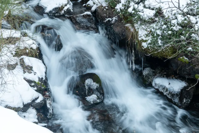 Kleiner Wasserfall in den Bergwelten von Andorra