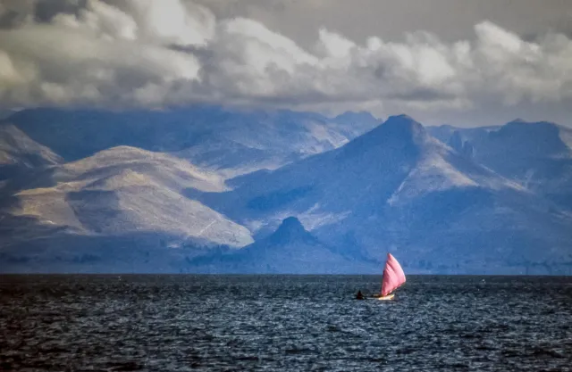 Actual size: Sailing on Lake Titicaca between Peru and Bolivia
