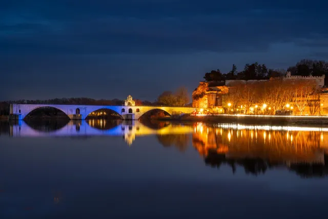 Pont Saint-Bénézet oder Pont d’Avignon zur Blauen Stunde