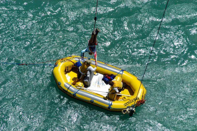 An inflatable boat as a ground station