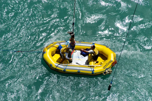 An inflatable boat as a ground station