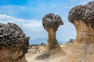 Pilzförmige Erosionsfelsen – typische Formationen des Yehliu Geoparks